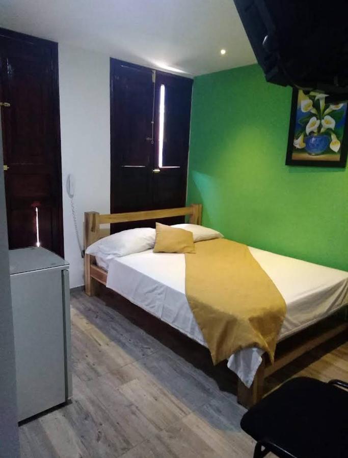 מניזאלס Hotel Canaveral Plaza מראה חיצוני תמונה