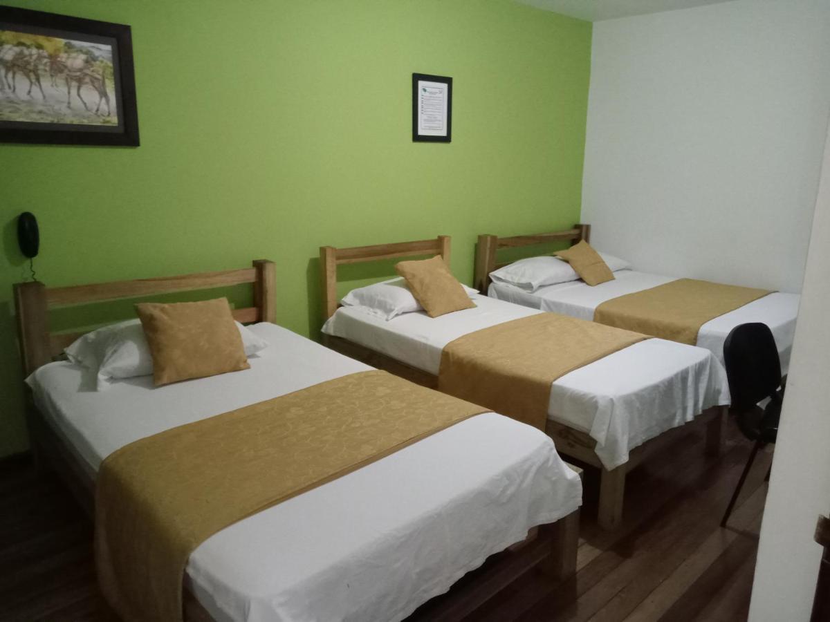 מניזאלס Hotel Canaveral Plaza מראה חיצוני תמונה